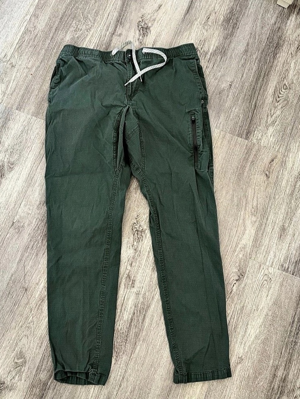 Vuori Mens Ripstop Climber Pant M Olive Green Hiking Pants Gorpcore 33” Waist